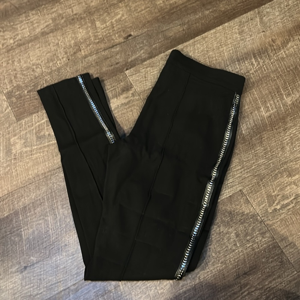 Thick leggings with seam down leg and embellished stripe